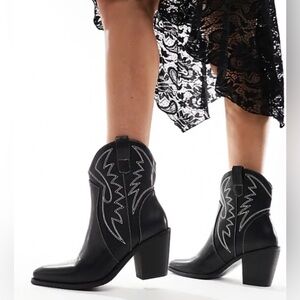 Dolce Vita Nakeeta Black Western Ankle Boots
